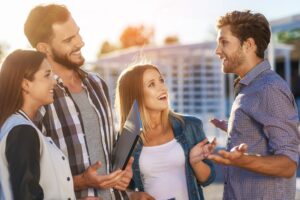 Cấu trúc so sánh bằng áp dụng vào giao tiếp thường ngày